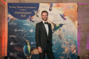 Photo of Chris Reed, painist, at The Kay Mason Foundation Hummingbird Ball a Goodenough House